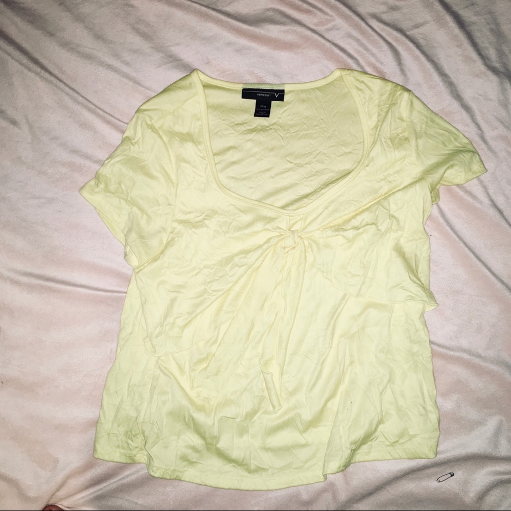 Two Springtime Blouses (Bundle) 🌹 - Picture 3 of 3